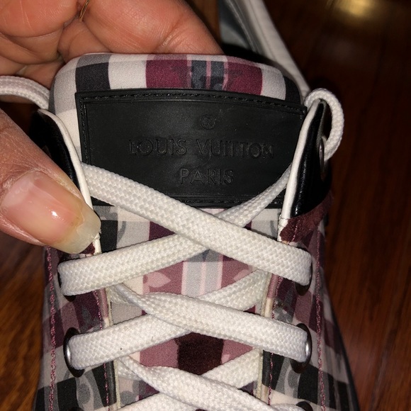 Louis Vuitton Men Luxury Sneaker - Picture 3 of 10
